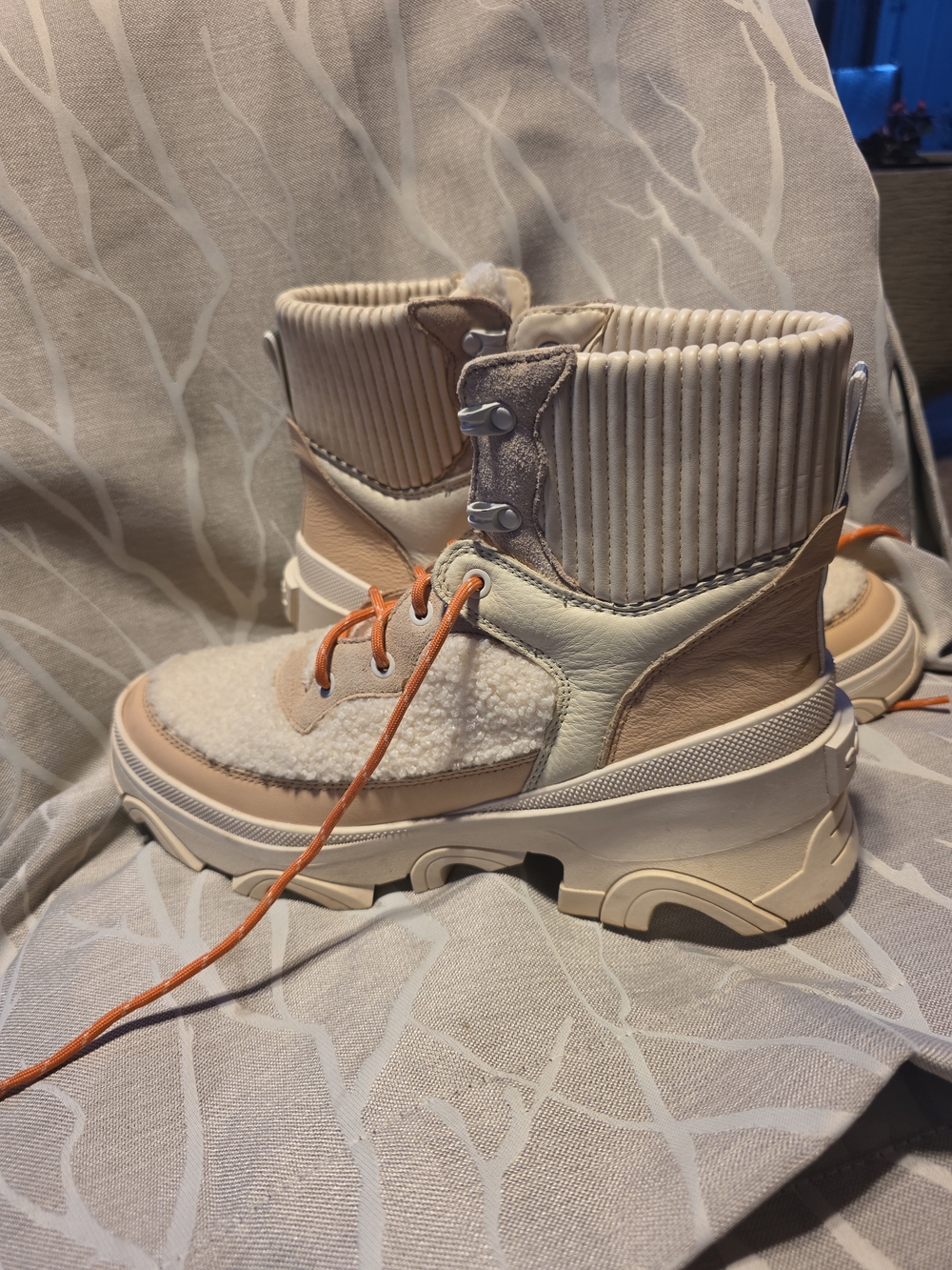 Chunky Shearling-Trim Lace-Up Ankle Boots in Cream & Tan
